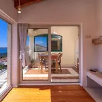 The Swallow\'S Nest - Zf Hvar