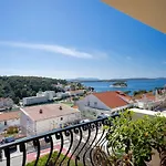 The Swallow\'S Nest - Zf Hvar